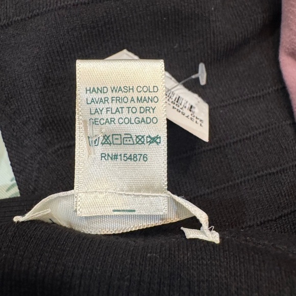 Bozzolo Black Chic and Sleek Minimalist crop Top - Junior Size Large - Picture 9 of 10